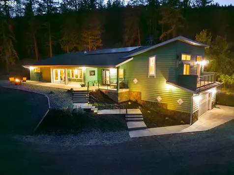 892 Mulberry Lane Roseburg OR 97471
