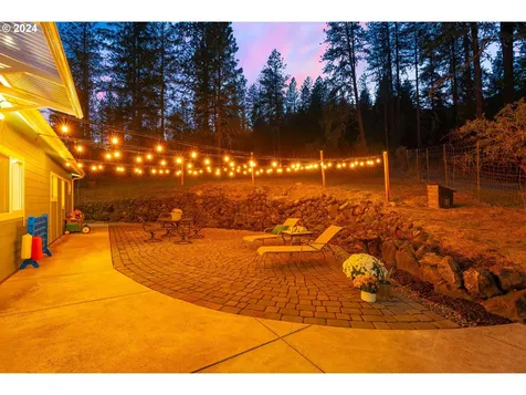 892 Mulberry Lane Roseburg OR 97471
