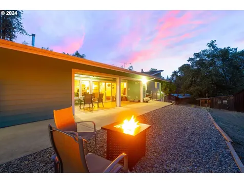 892 Mulberry Lane Roseburg OR 97471
