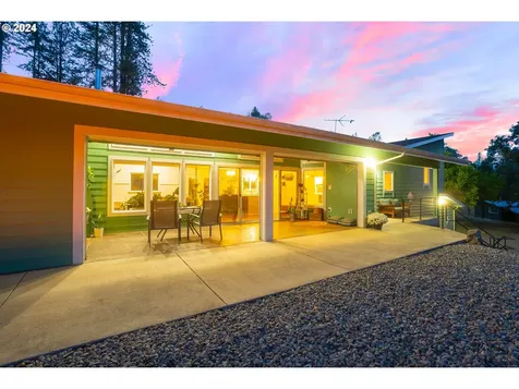 892 Mulberry Lane Roseburg OR 97471
