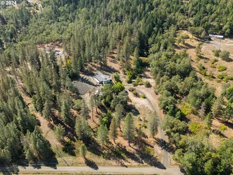 892 Mulberry Lane Roseburg OR 97471