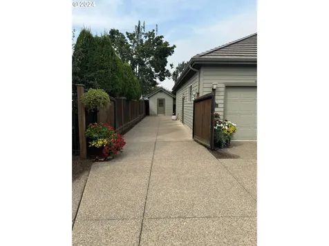 990 Old Orchard Lane Springfield OR 97477