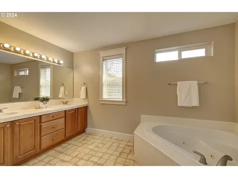 9605 NE 104th Street Vancouver WA 98662