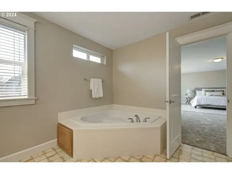 9605 NE 104th Street Vancouver WA 98662