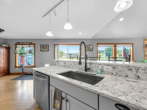 42449 Dale Lane Astoria OR 97103