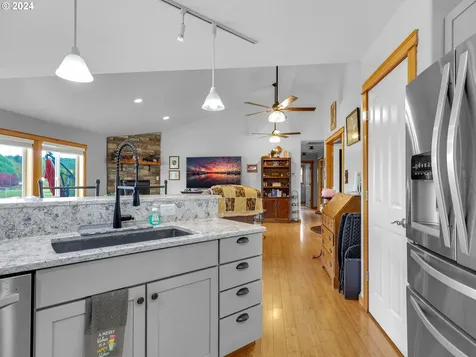 42449 Dale Lane Astoria OR 97103