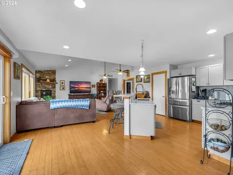 42449 Dale Lane Astoria OR 97103