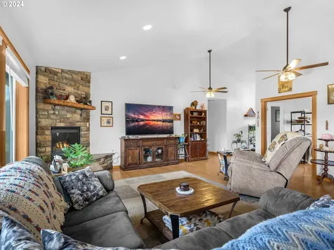 42449 Dale Lane Astoria OR 97103