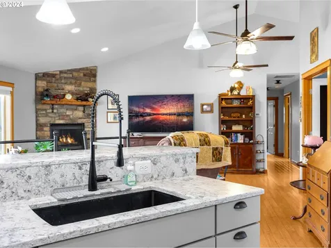 42449 Dale Lane Astoria OR 97103