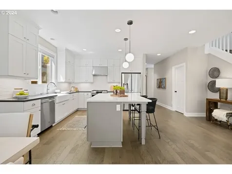 26 Se 69th Avenue Portland OR 97215