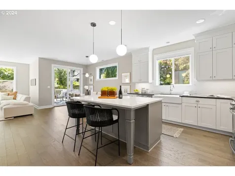 26 Se 69th Avenue Portland OR 97215