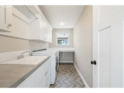 26 Se 69th Avenue Portland OR 97215