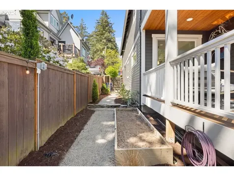 26 Se 69th Avenue Portland OR 97215