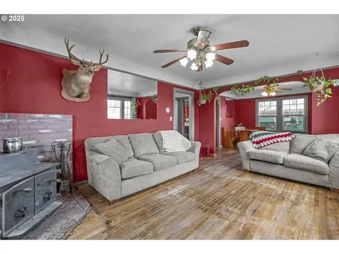 1137 SE Uglow Avenue Dallas OR 97338