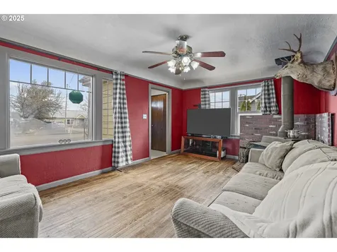 1137 SE Uglow Avenue Dallas OR 97338