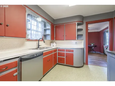1137 SE Uglow Avenue Dallas OR 97338