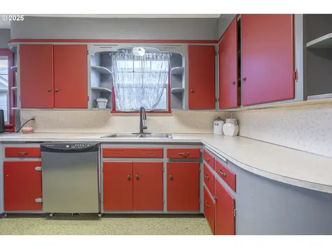 1137 SE Uglow Avenue Dallas OR 97338
