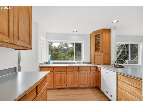 2580 Moon Mountain Drive Eugene OR 97403
