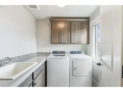 12761 Cottonwood Avenue Oregon City OR 97045
