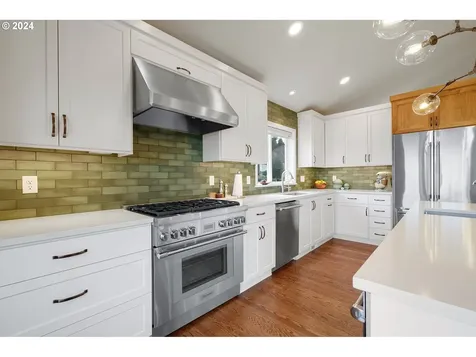 13995 SW Mistletoe Drive Portland OR 97223