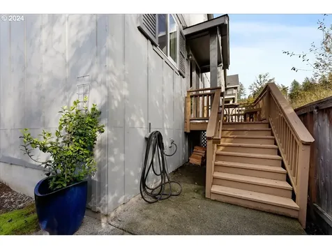 9426 SW Chopin Lane Portland OR 97225