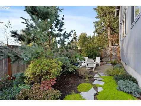 9426 SW Chopin Lane Portland OR 97225