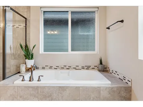 9426 SW Chopin Lane Portland OR 97225