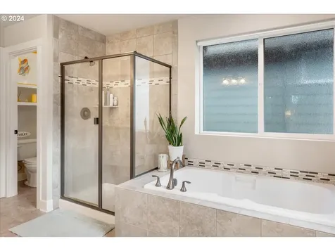 9426 SW Chopin Lane Portland OR 97225