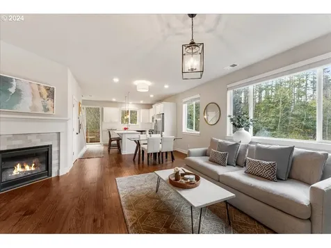 9426 SW Chopin Lane Portland OR 97225