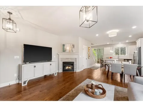 9426 SW Chopin Lane Portland OR 97225