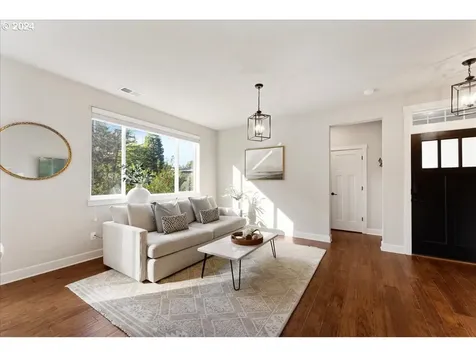 9426 SW Chopin Lane Portland OR 97225