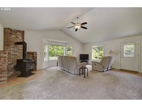 14310 Ne Mahnke Drive Brush Prairie WA 98606