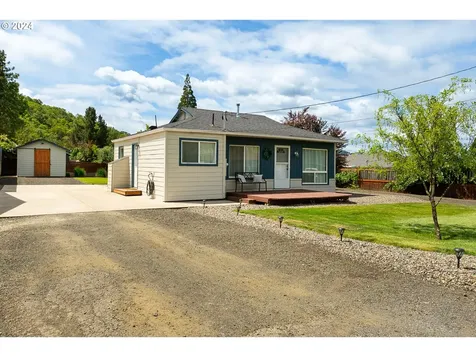 1321 Ne Alameda Avenue Roseburg OR 97470