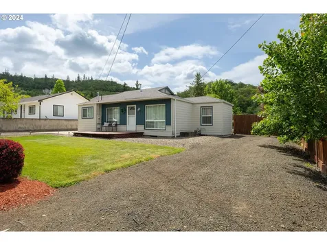 1321 Ne Alameda Avenue Roseburg OR 97470