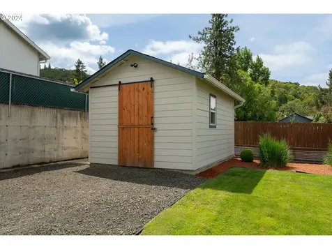 1321 Ne Alameda Avenue Roseburg OR 97470
