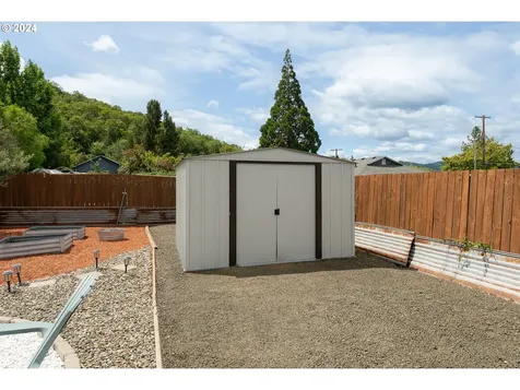1321 Ne Alameda Avenue Roseburg OR 97470