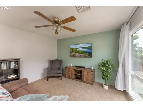 1321 Ne Alameda Avenue Roseburg OR 97470