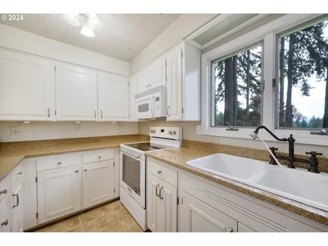 32231 Deberry Road Creswell OR 97426