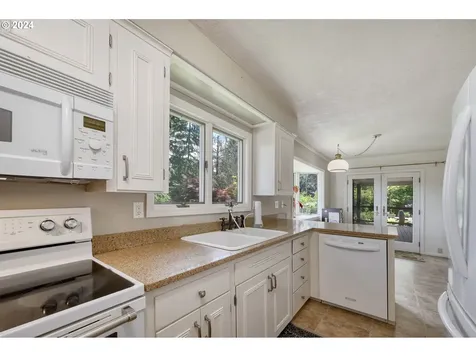 32231 Deberry Road Creswell OR 97426