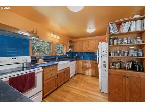 89166 Lighthouse Way Coos Bay OR 97420