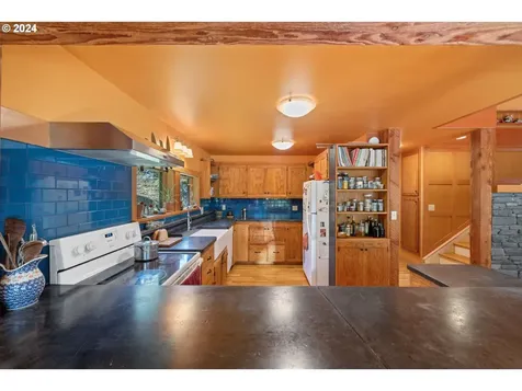 89166 Lighthouse Way Coos Bay OR 97420