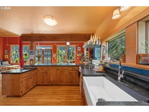 89166 Lighthouse Way Coos Bay OR 97420