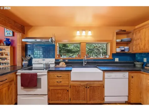 89166 Lighthouse Way Coos Bay OR 97420