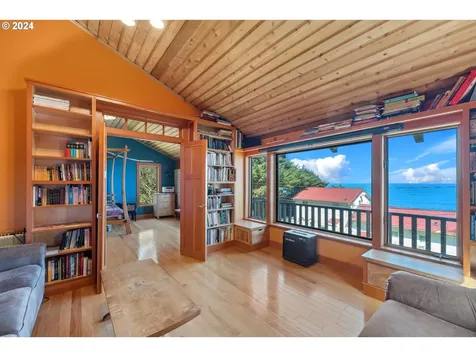 89166 Lighthouse Way Coos Bay OR 97420