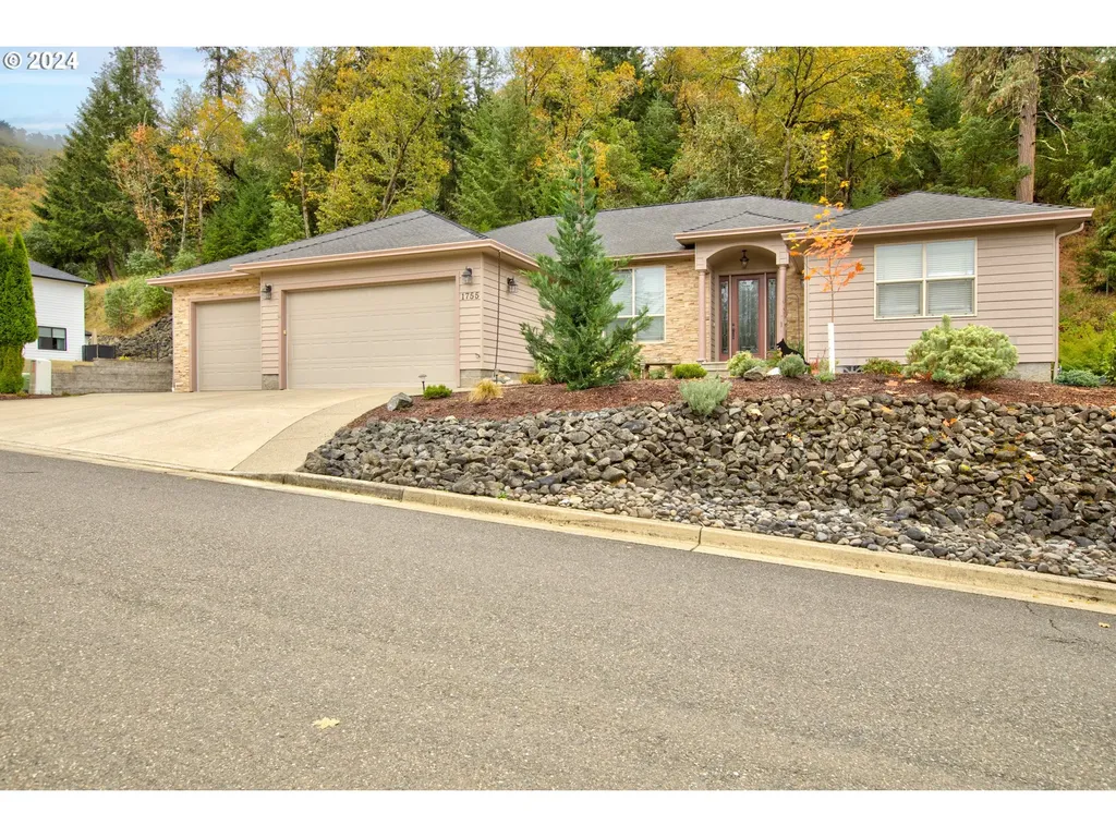 1755 NE Reagan Drive Roseburg OR 97470