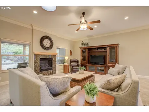 1755 NE Reagan Drive Roseburg OR 97470
