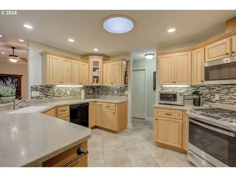 1755 NE Reagan Drive Roseburg OR 97470