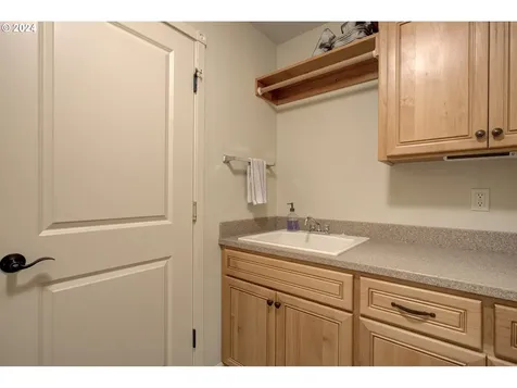 1755 NE Reagan Drive Roseburg OR 97470