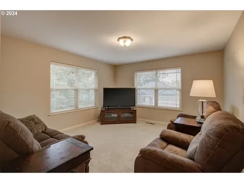 1755 NE Reagan Drive Roseburg OR 97470