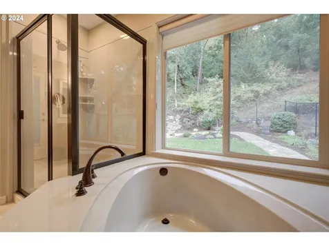 1755 NE Reagan Drive Roseburg OR 97470